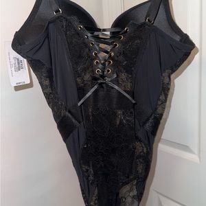 Lace bodysuit color black New size L